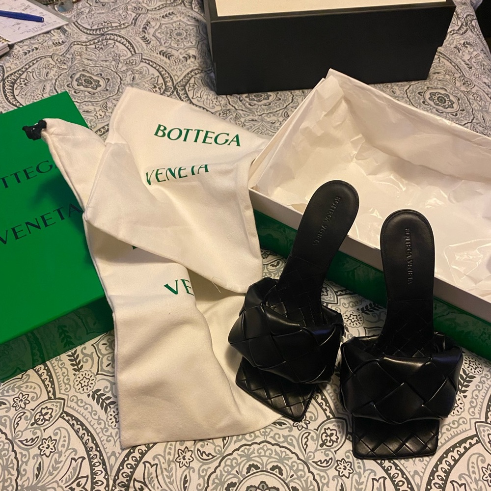 Bottega Veneta heels black leather